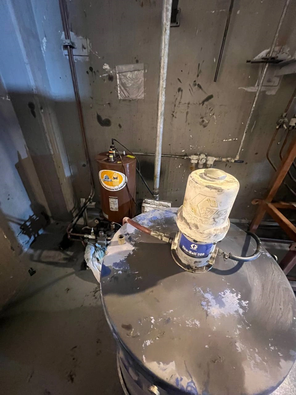 مقایسه-گریس-پمپ-برقی-و-گریس-پمپ-بادی